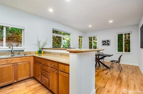 5523 Lakemont Boulevard SE Bellevue WA 98006