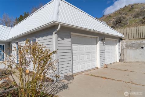 71 Blue Grade Road East Wenatchee WA 98802