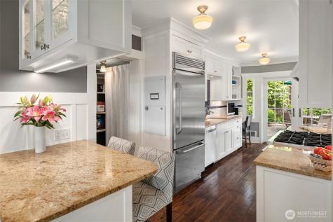 2403 11th Avenue W Seattle WA 98119