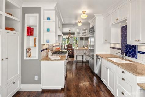2403 11th Avenue W Seattle WA 98119