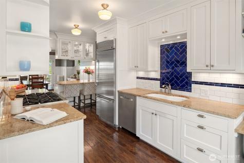 2403 11th Avenue W Seattle WA 98119