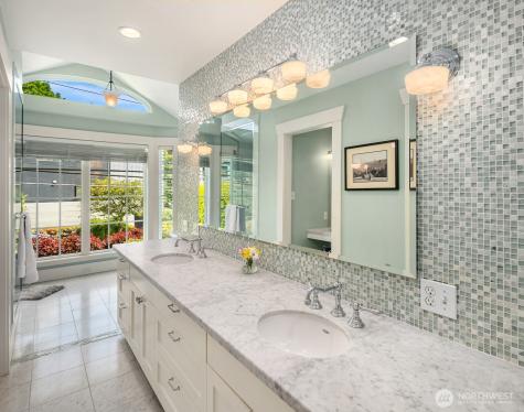 2403 11th Avenue W Seattle WA 98119