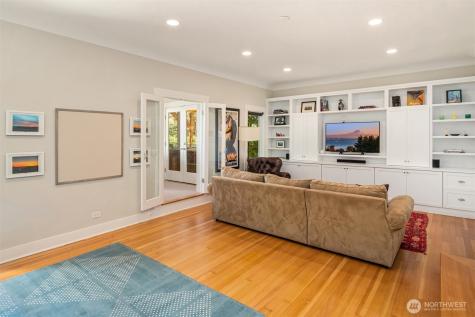 2403 11th Avenue W Seattle WA 98119