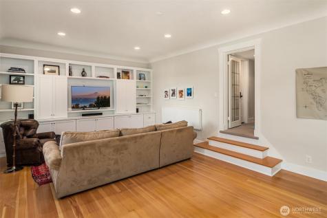 2403 11th Avenue W Seattle WA 98119