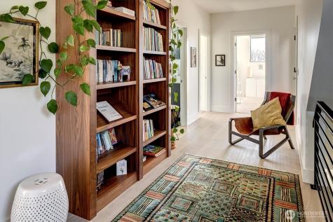 2660 9th Avenue W Seattle WA 98119
