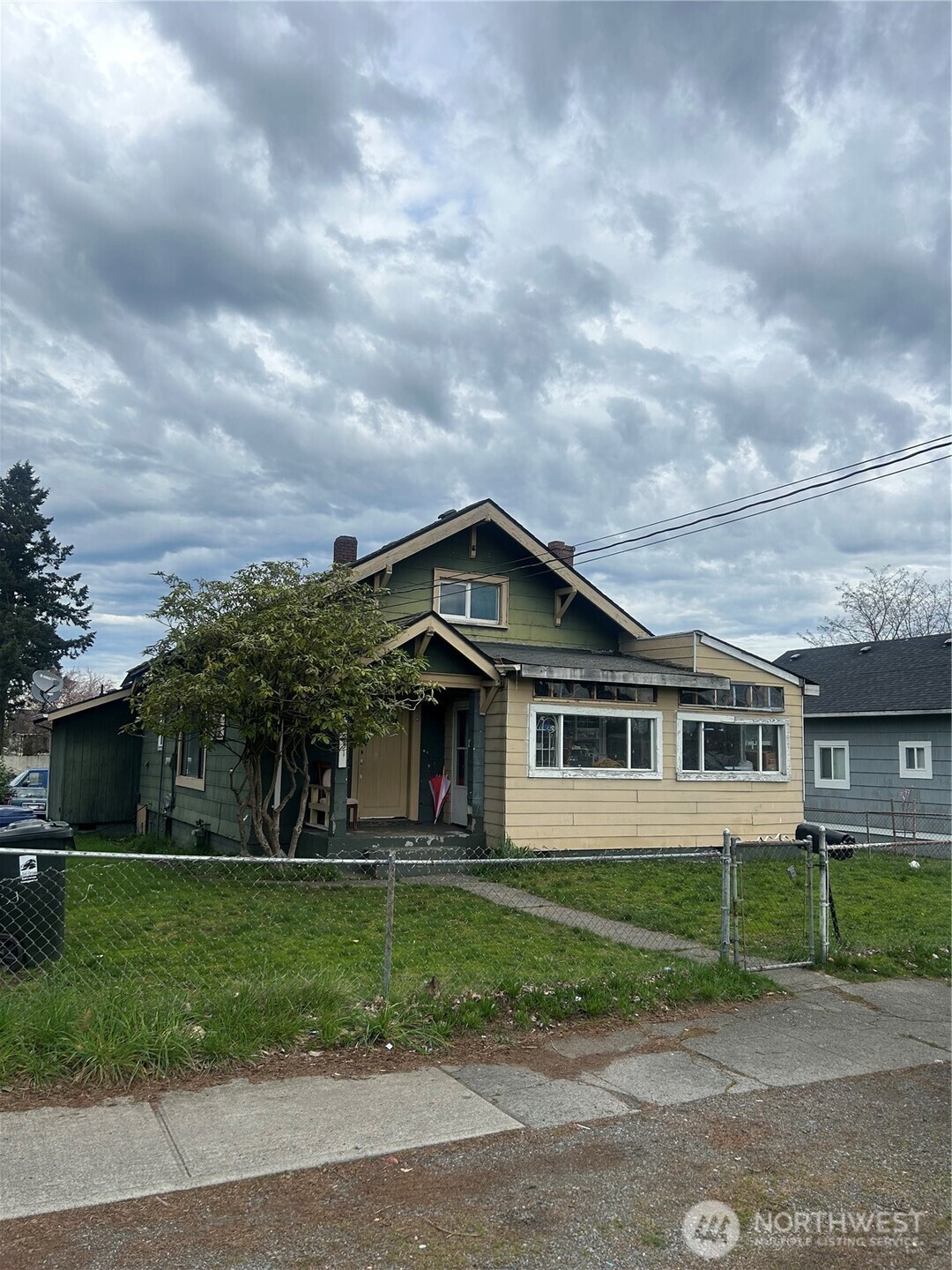 1631 S 35th S Tacoma WA 98418