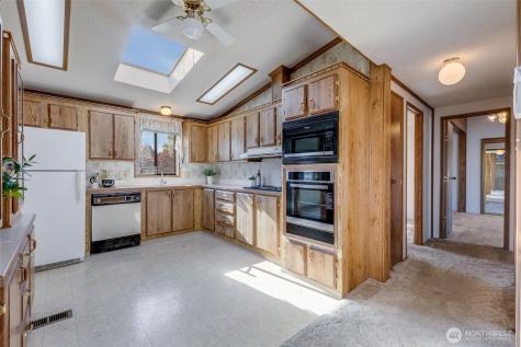 803 E 82nd Street Court Tacoma WA 98404