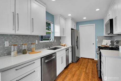 6738 36th Avenue SW Seattle WA 98126