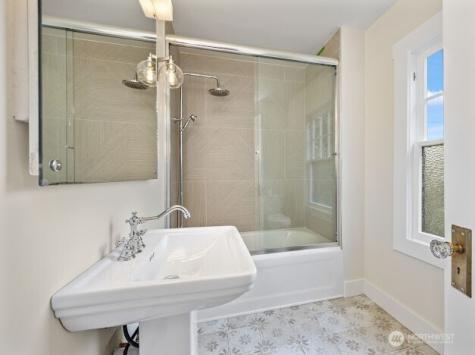 417 N Columbia Street Chelan WA 98816