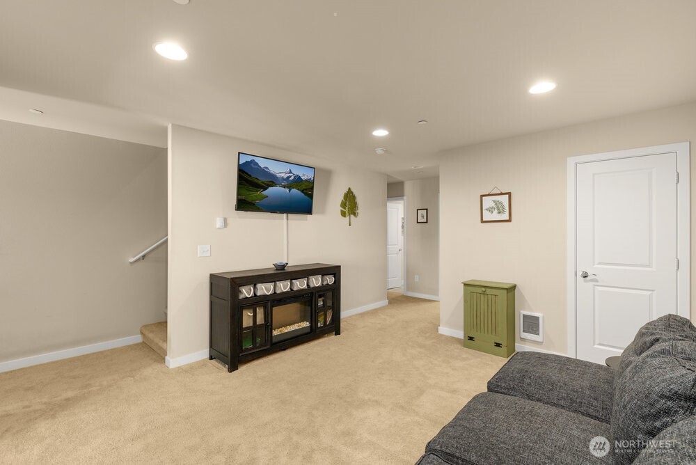 14715 Admiralty Way Lynnwood WA 98087