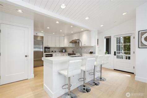 5021 Lakehurst Lane Bellevue WA 98006