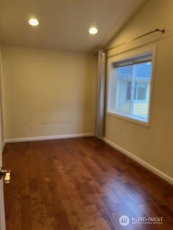 5728 Roosevelt Way NE Seattle WA 98105