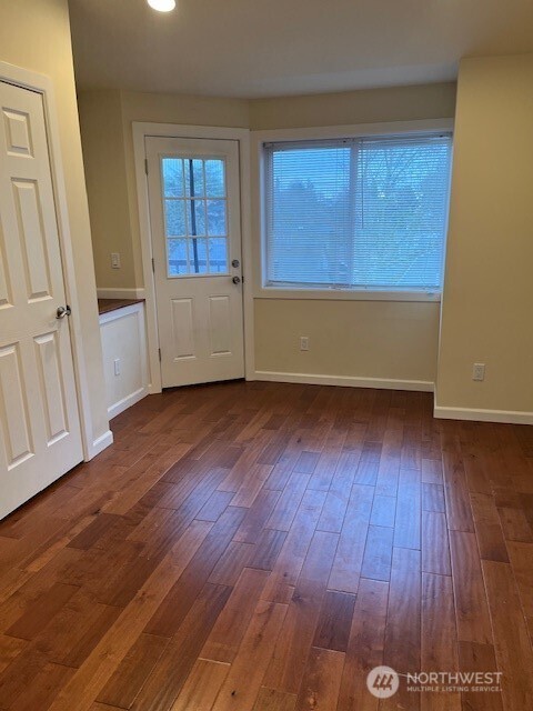 5728 Roosevelt Way NE Seattle WA 98105
