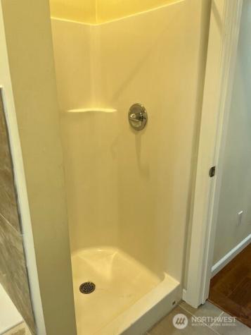 5728 Roosevelt Way NE Seattle WA 98105