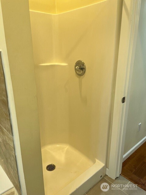 5728 Roosevelt Way NE Seattle WA 98105