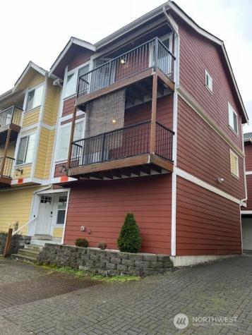 5728 Roosevelt Way NE Seattle WA 98105