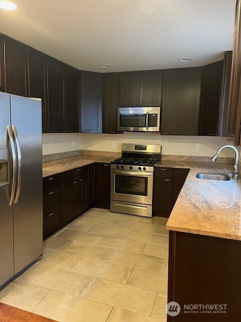 5728 Roosevelt Way NE Seattle WA 98105