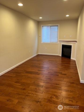 5728 Roosevelt Way NE Seattle WA 98105