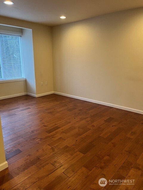 5728 Roosevelt Way NE Seattle WA 98105