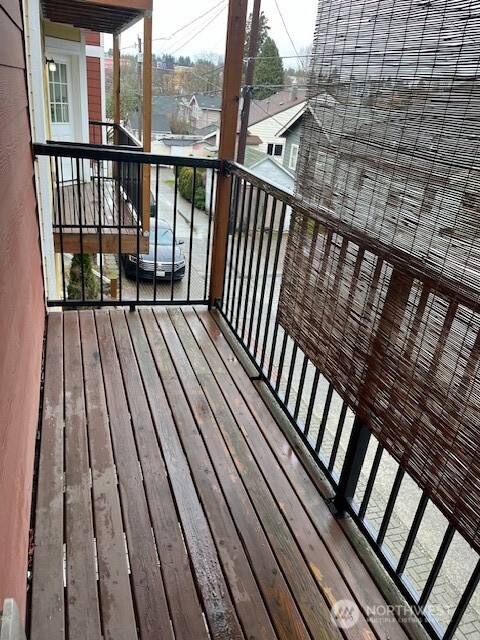 5728 Roosevelt Way NE Seattle WA 98105