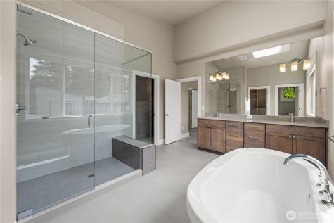 2483 NE 242nd Place Sammamish WA 98074