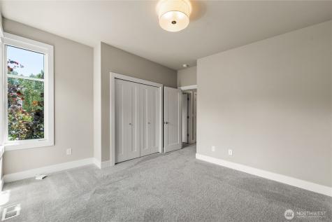 2483 NE 242nd Place Sammamish WA 98074