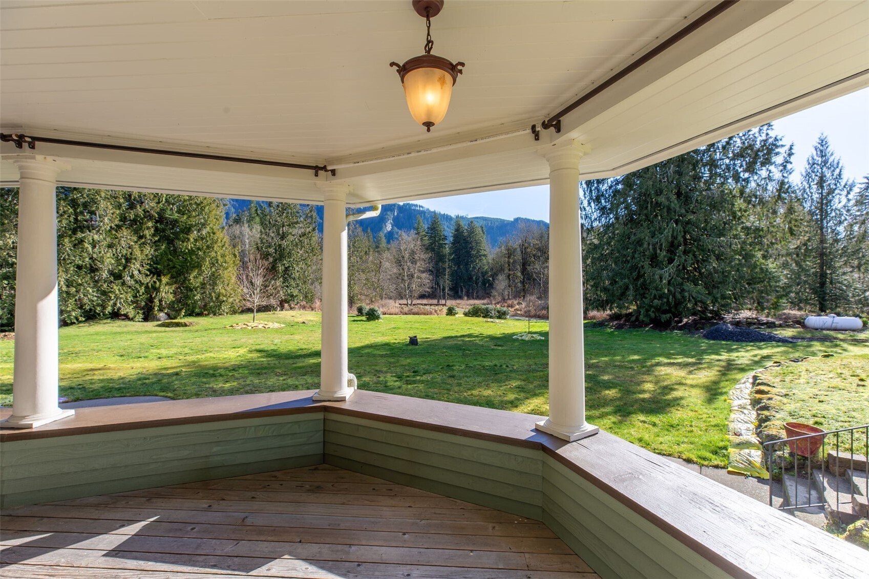 5566 Williams Lake Road Deming WA 98244