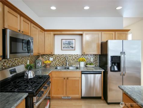 1818 Beacon Court NE Tacoma WA 98422