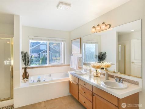 1818 Beacon Court NE Tacoma WA 98422