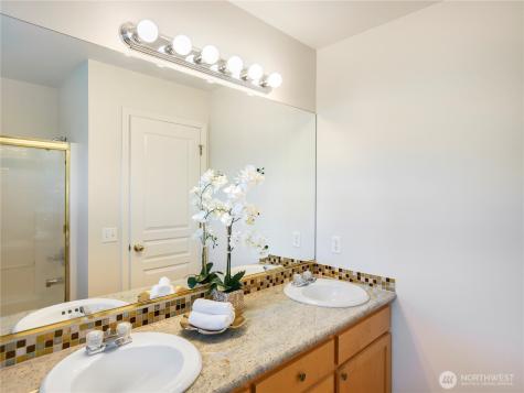 1818 Beacon Court NE Tacoma WA 98422