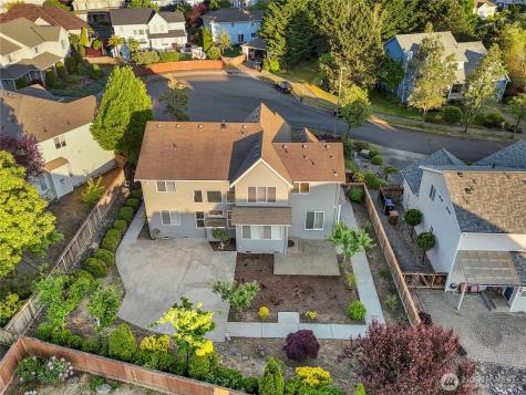 1818 Beacon Court NE Tacoma WA 98422