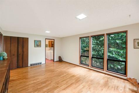 2024 80th Street SE Mercer Island WA 98040