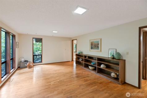 2024 80th Street SE Mercer Island WA 98040