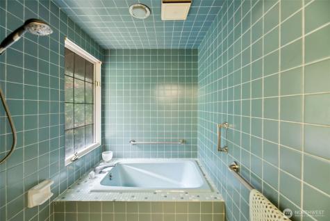 2024 80th Street SE Mercer Island WA 98040