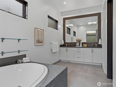 719 99th Avenue NE Bellevue WA 98004