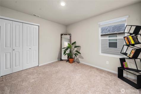 18785 Lipoma Place E Puyallup WA 98374
