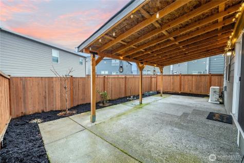 18785 Lipoma Place E Puyallup WA 98374