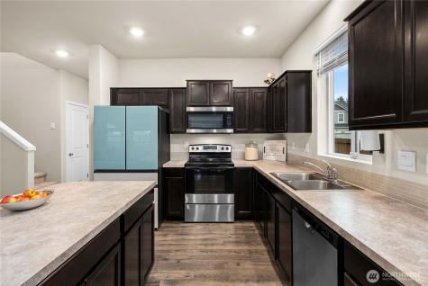 18785 Lipoma Place E Puyallup WA 98374