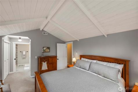 15511 133rd Avenue E Puyallup WA 98374