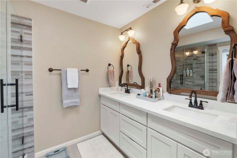 15511 133rd Avenue E Puyallup WA 98374