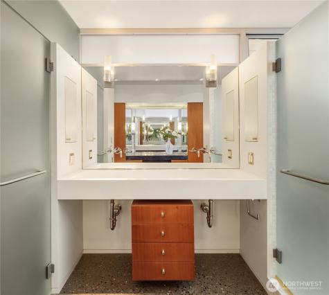 2369 Fairview Avenue E Seattle WA 98102