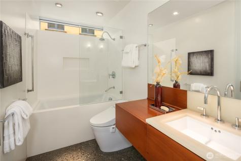 2369 Fairview Avenue E Seattle WA 98102