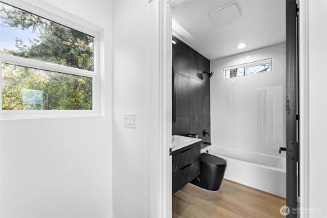 4047 25th Avenue W Seattle WA 98199