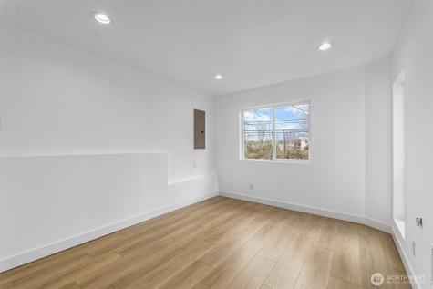 4047 25th Avenue W Seattle WA 98199