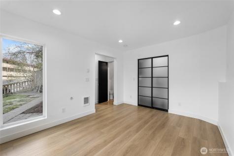 4047 25th Avenue W Seattle WA 98199