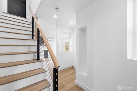 4047 25th Avenue W Seattle WA 98199