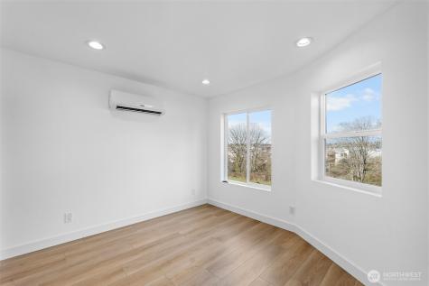 4047 25th Avenue W Seattle WA 98199