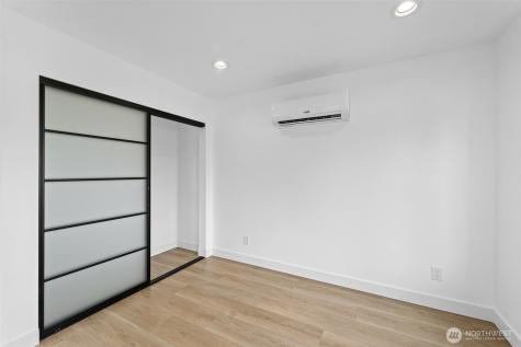 4047 25th Avenue W Seattle WA 98199