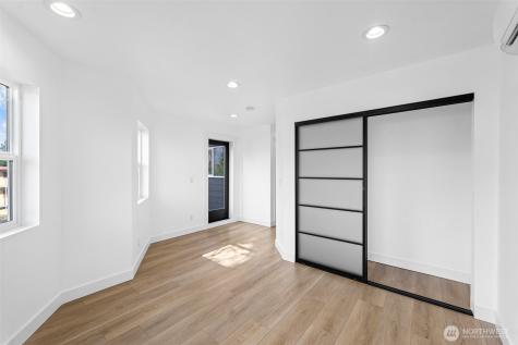4047 25th Avenue W Seattle WA 98199