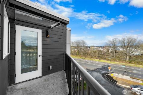 4047 25th Avenue W Seattle WA 98199